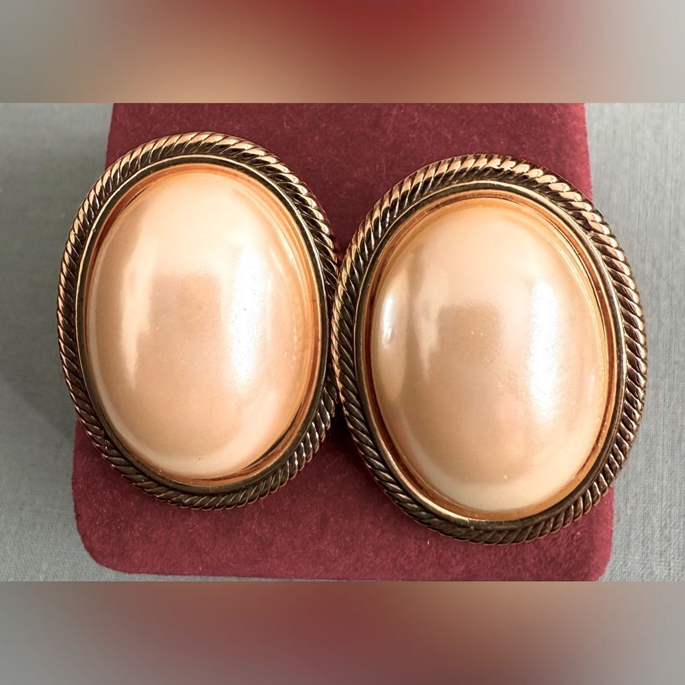 Vintage Bog Gold and Cream Oval Earrings